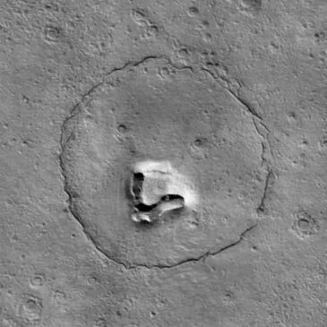 NASA image of feature on Mars that looks like a teddy bear,